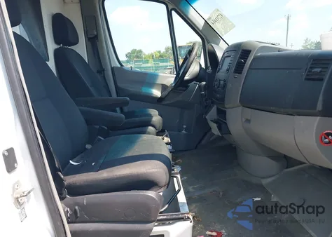 2015 Mercedes-Benz Sprinter 2500 Normal Roof from USA, damaged, VIN WD3PE7DC9FP106941